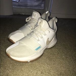 Nike PG 1 Basketball Shoes Oatmeal and Ivory